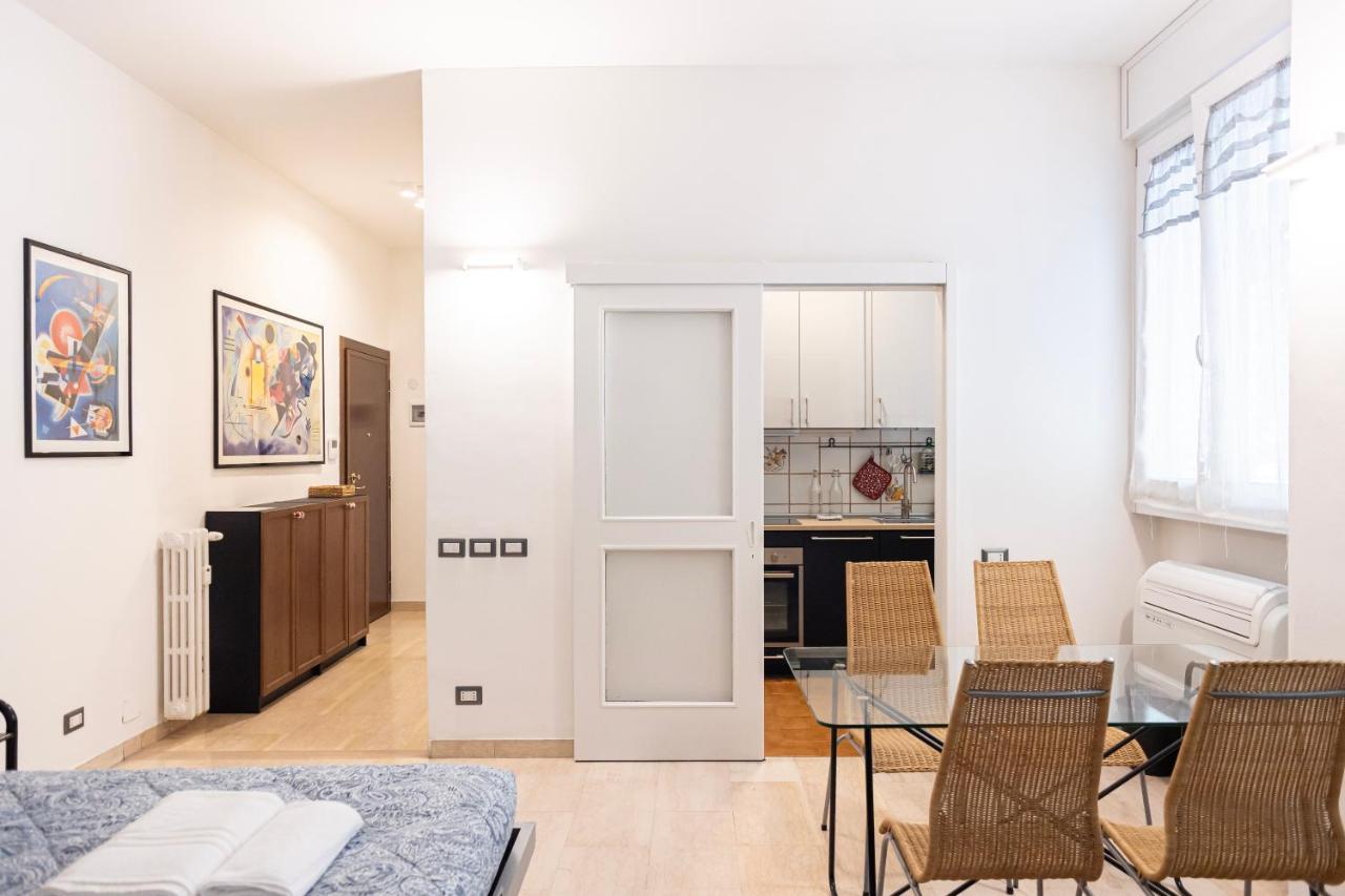 Accogliente Loft In Zona Monumentale/Cenisio Apartment มิลาน ภายนอก รูปภาพ